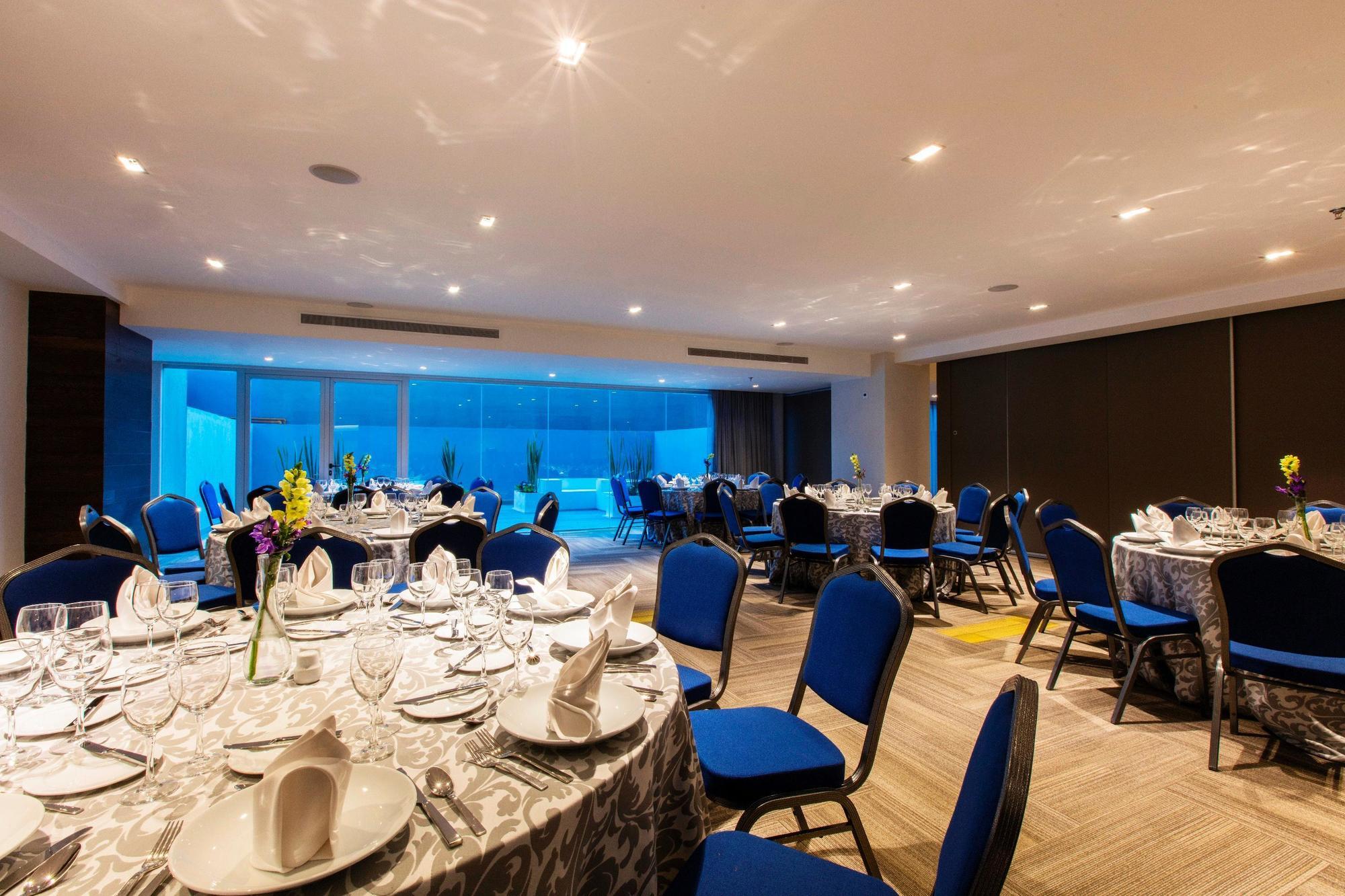 Krystal Urban Guadalajara Otel Dış mekan fotoğraf