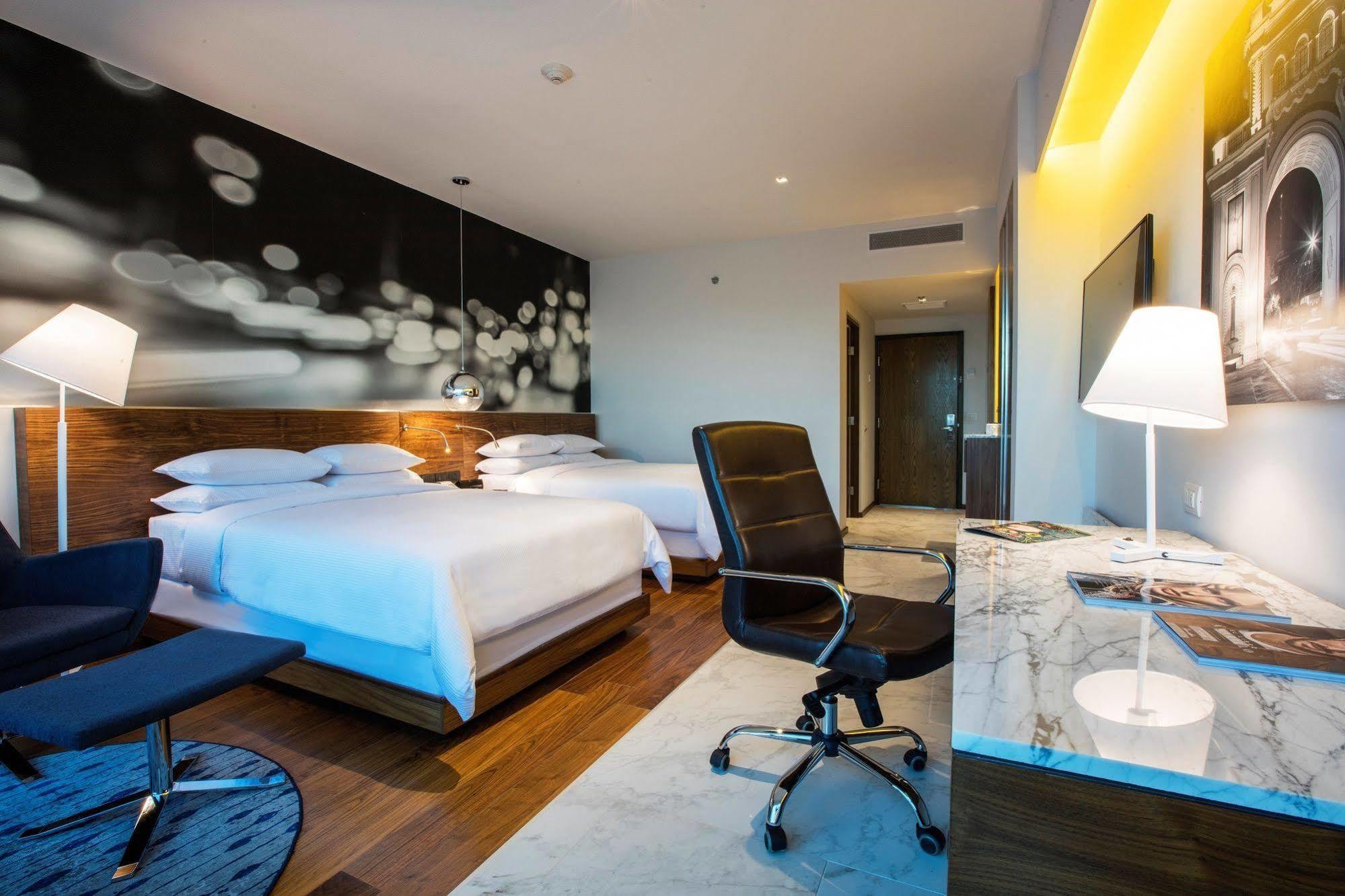 Krystal Urban Guadalajara Otel Dış mekan fotoğraf