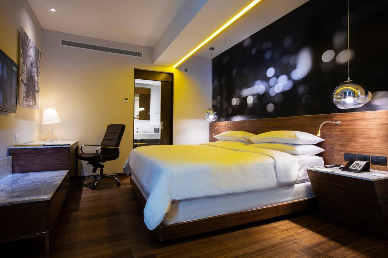 Krystal Urban Guadalajara Otel Dış mekan fotoğraf